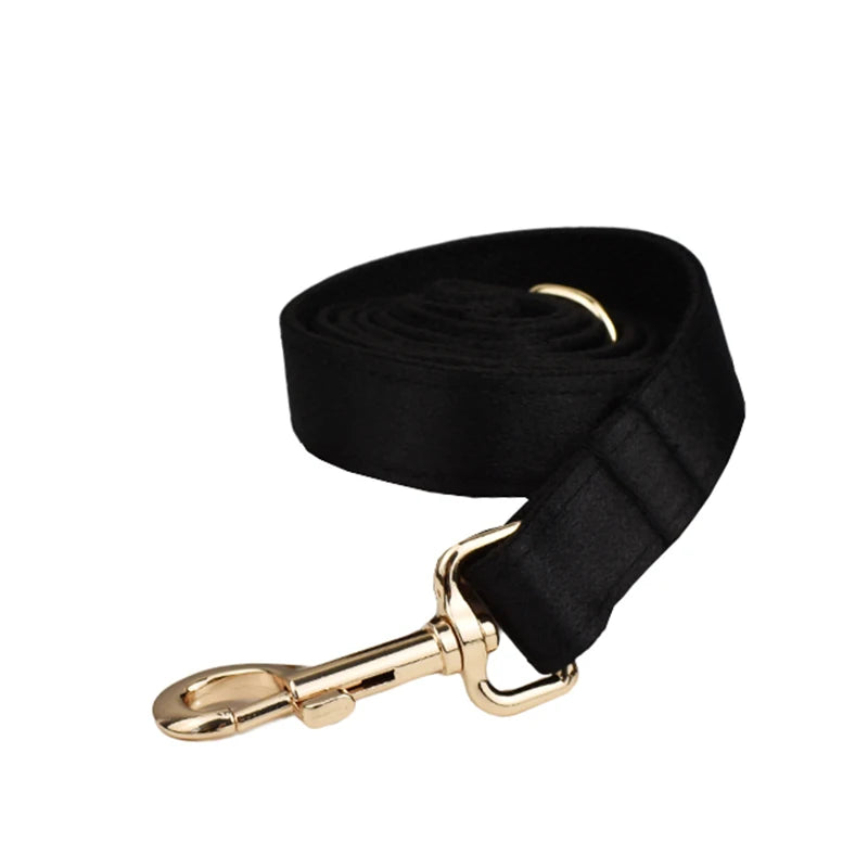 Set personalizat zgardă, lesă, ham și papion pentru câini – design premium